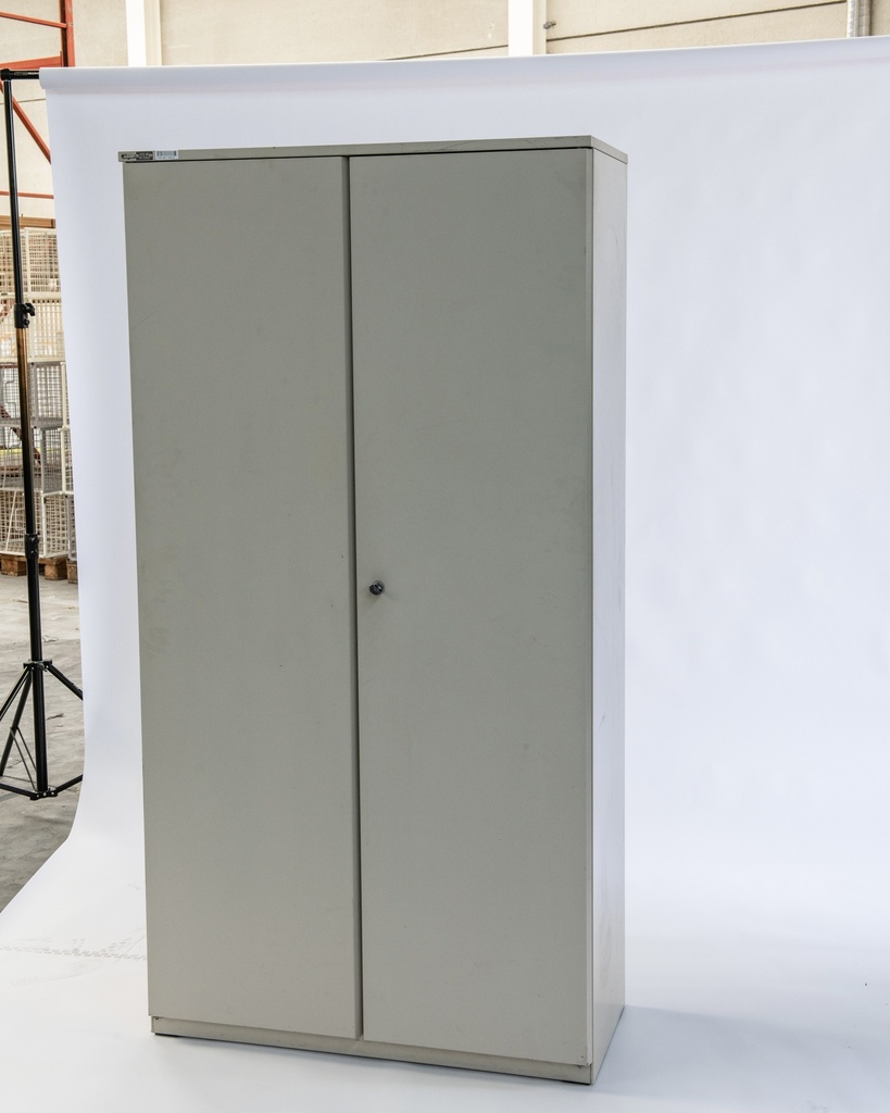 Armoire haute par Dromeas