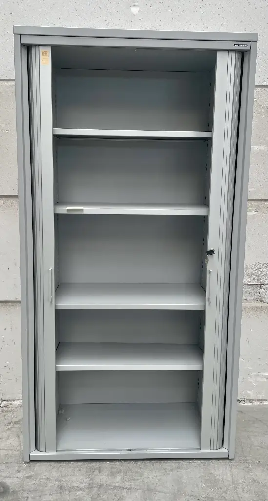 Armoire Haute à volet avec clés