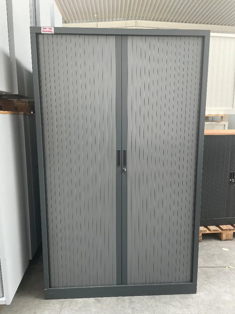 Armoire Haute à volet avec clés 