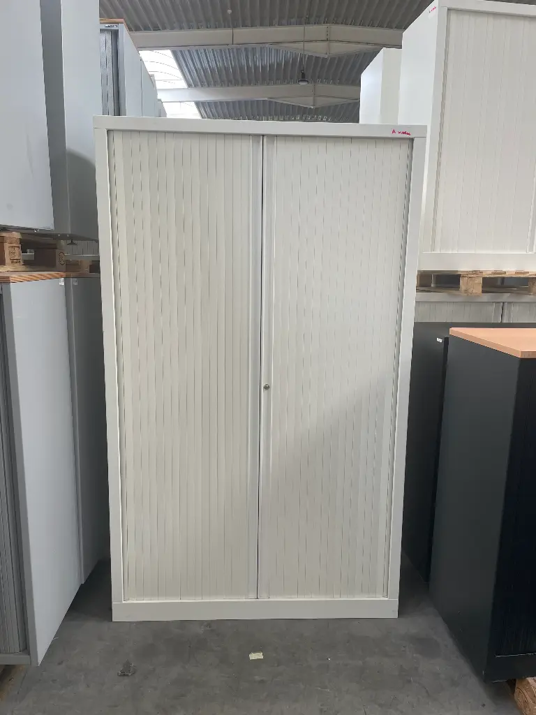 Armoire Haute à volet sans clés