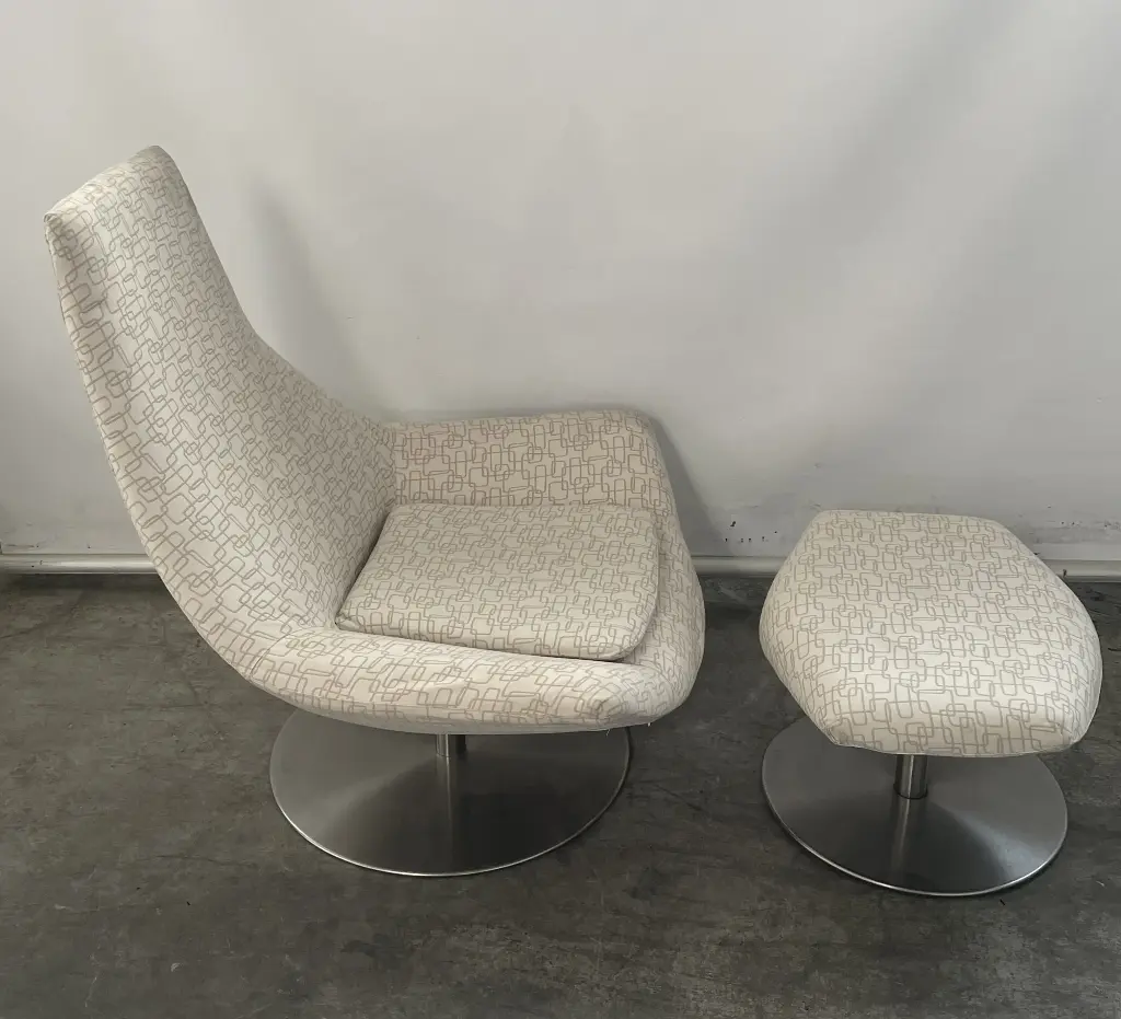 Draaibare fauteuil  met comfortabele voetenbank