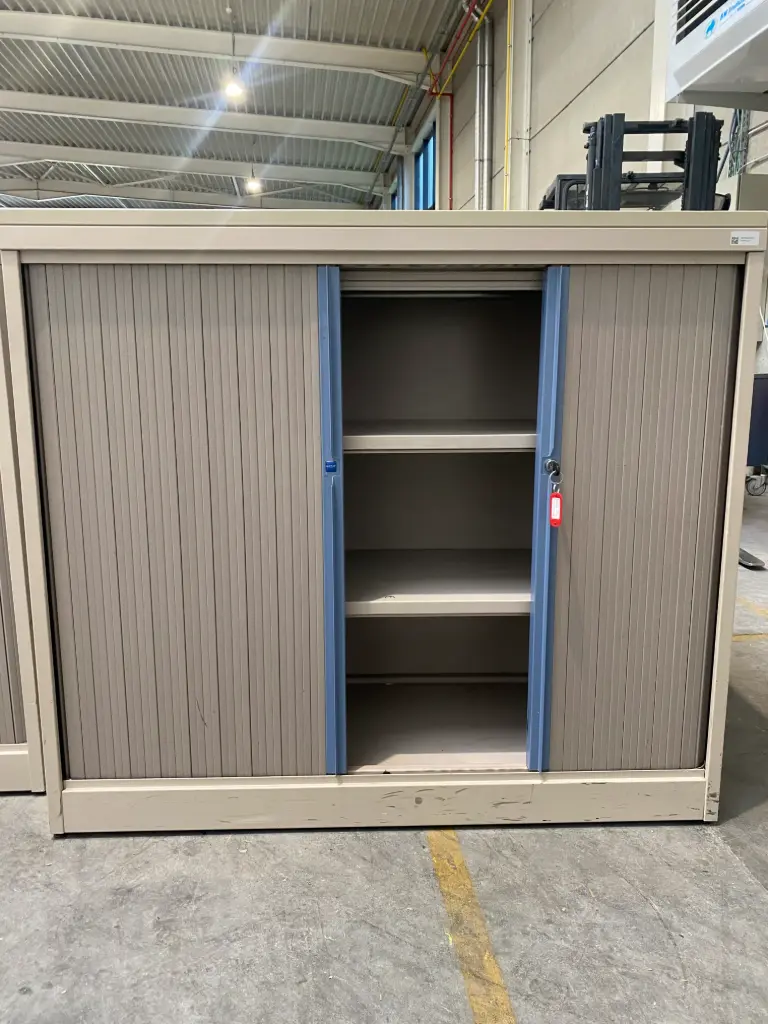Low Mewaf cabinet with key