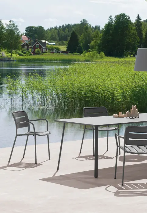 Chaise Village