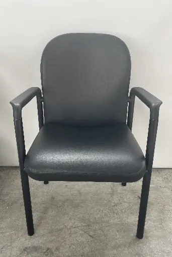 Fauteuil d’accueil Martin Stoll cuir noir