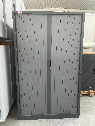 Armoire à volet avec clés 