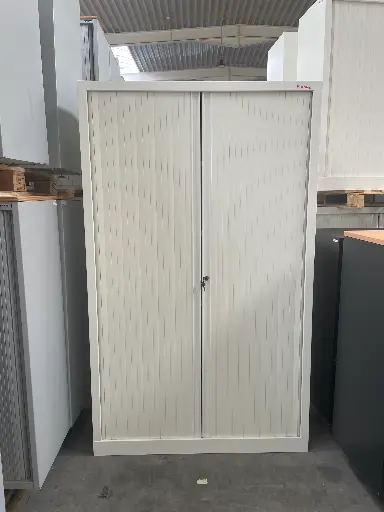 Armoire Haute à volet avec clés