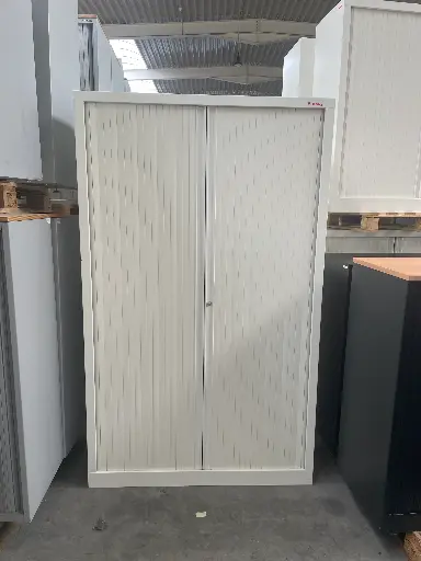 Armoire Haute à volet sans clés