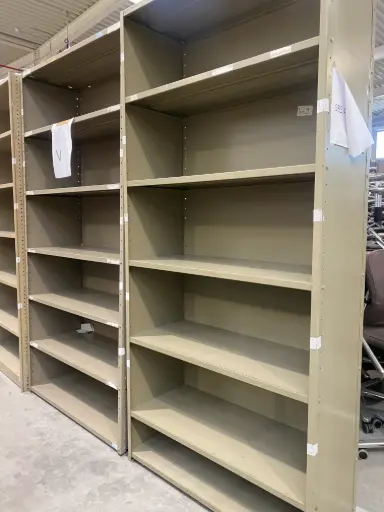 Metal shelving unit
